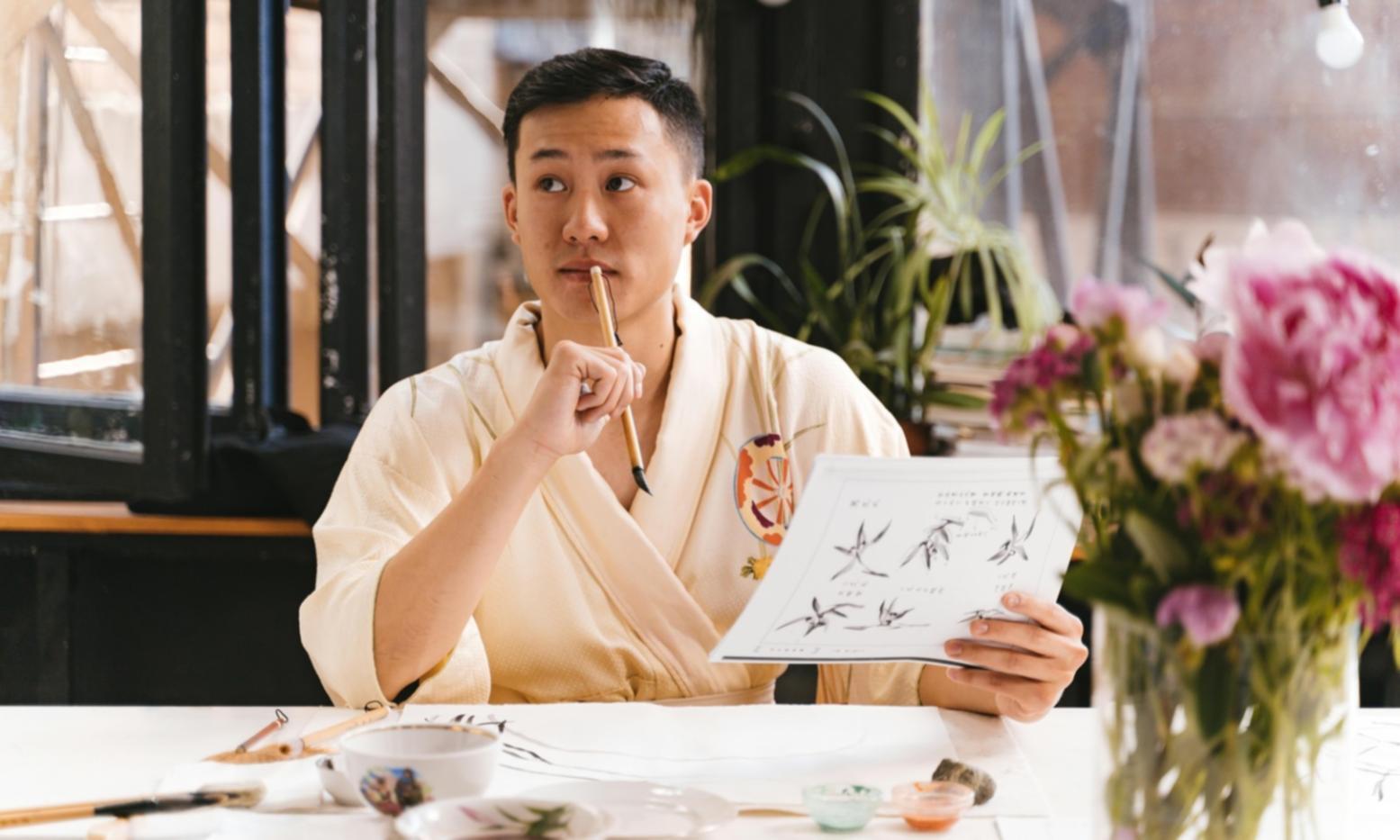 Einfache Zeichenübungen und Grundformen auf Papier